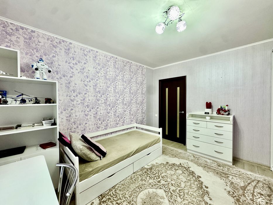 Продаж 2к квартири 65 кв. м на вул. Миколаївська 6