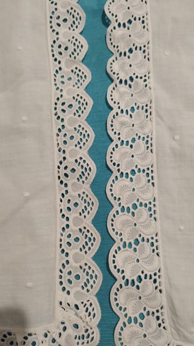 Naperons de linho fino com aplicação de bordado