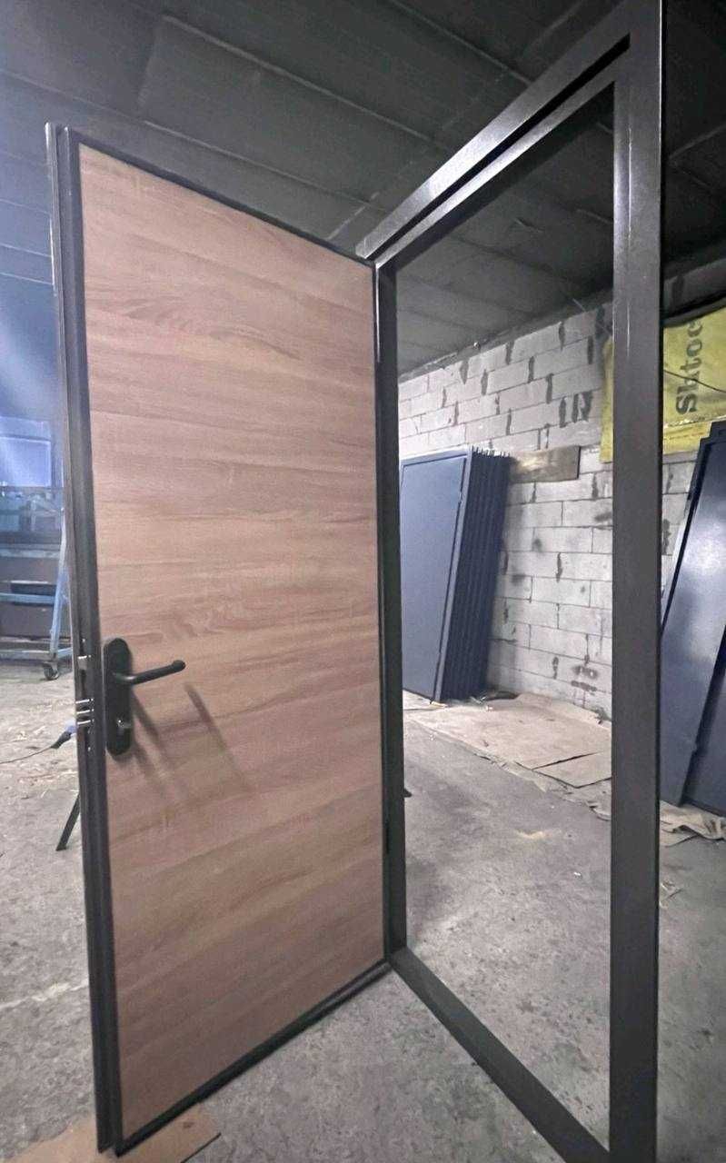 Продам міцні двері для тамбуру