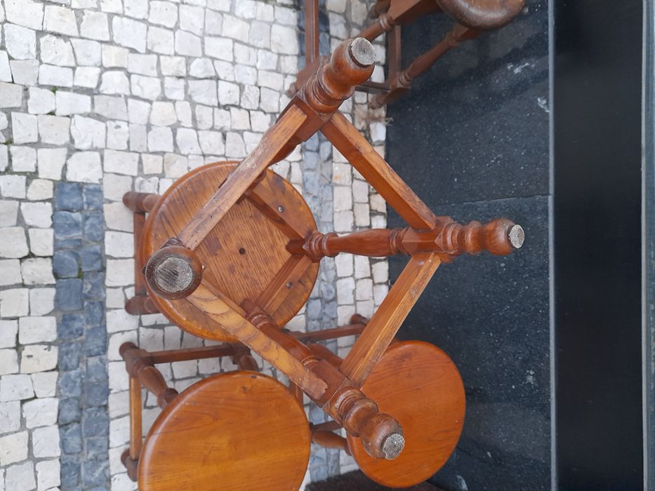 Bancos de Madeira em excelente estado