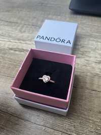 Pandora pierscionek różowe złoto biale serce