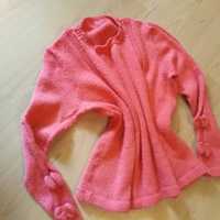 женский свитер насыщнного розового цвета
вязанный,ручная работа