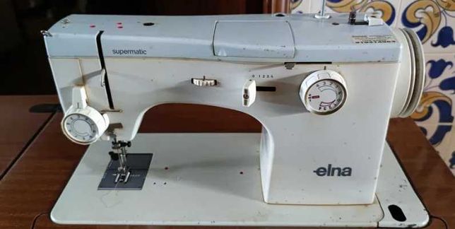 Máquina de costura da marca Elna