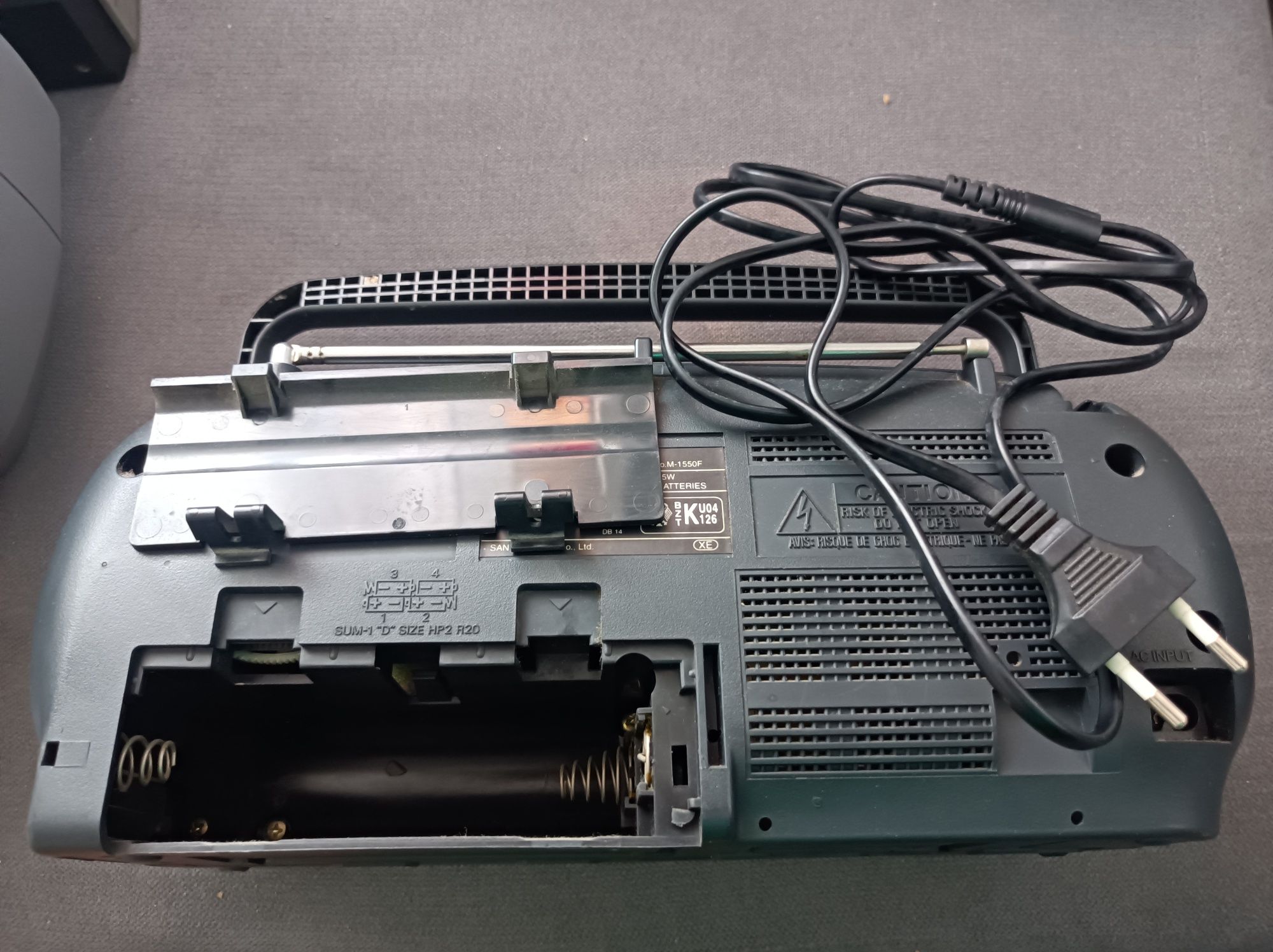 Radio gravador portátil Sanyo M-1550F