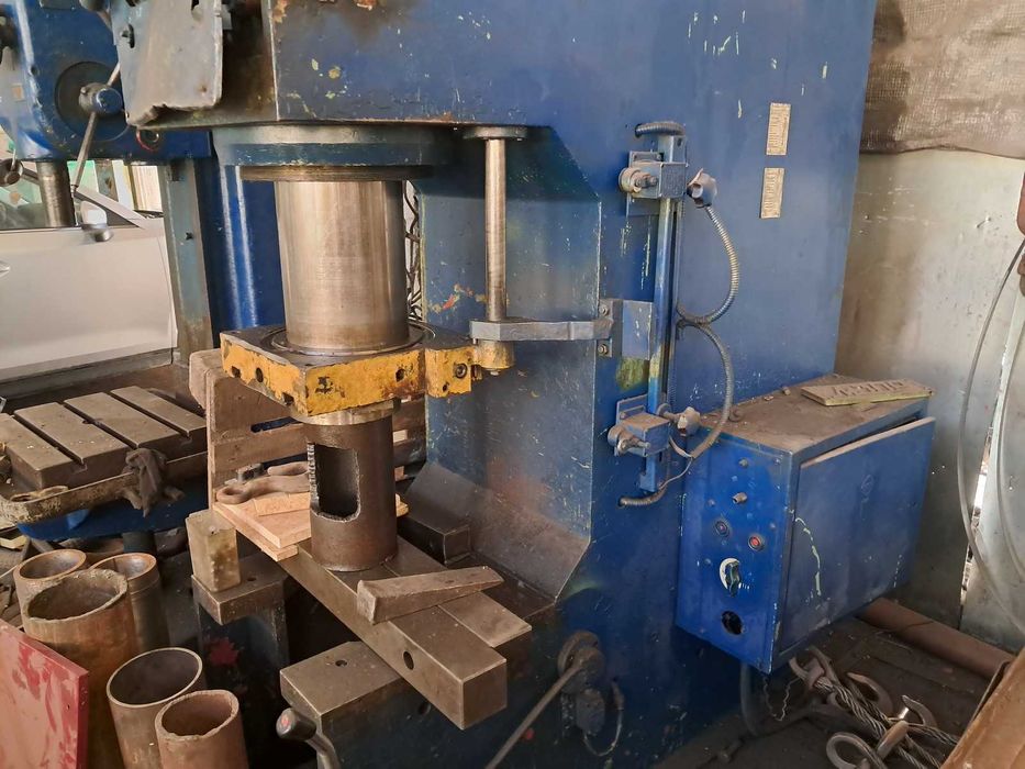 Пресс гидравлический PYE-100 рабочий ус. 100т.