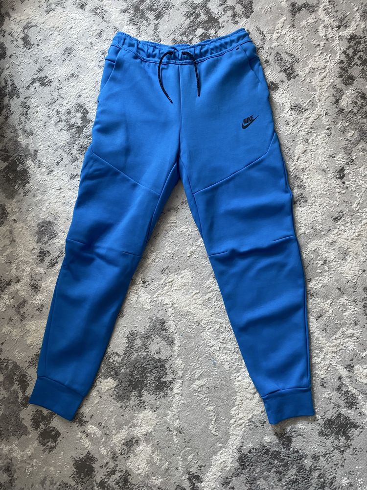 Оригінальні спортивні штани Nike tech fleece
