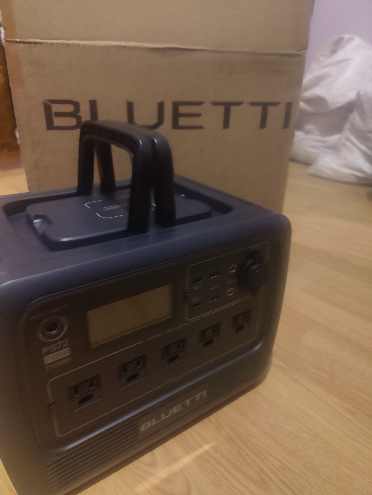 BLUETTI PS72 700W 716Wh 100-120 vac зарядна станція безперебійка