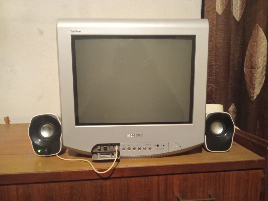 Vendo televisão marca Sony a trabalhar
