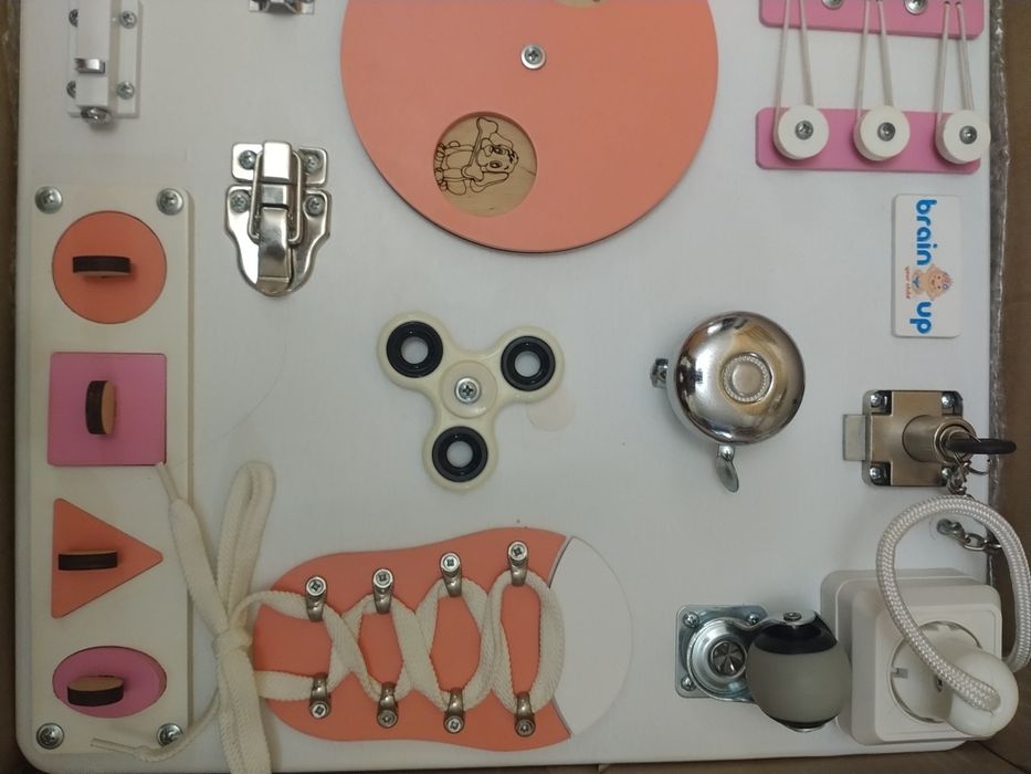 Развивающая бизиборд-доска для детей 60х40 Brain UP 18 Элементов