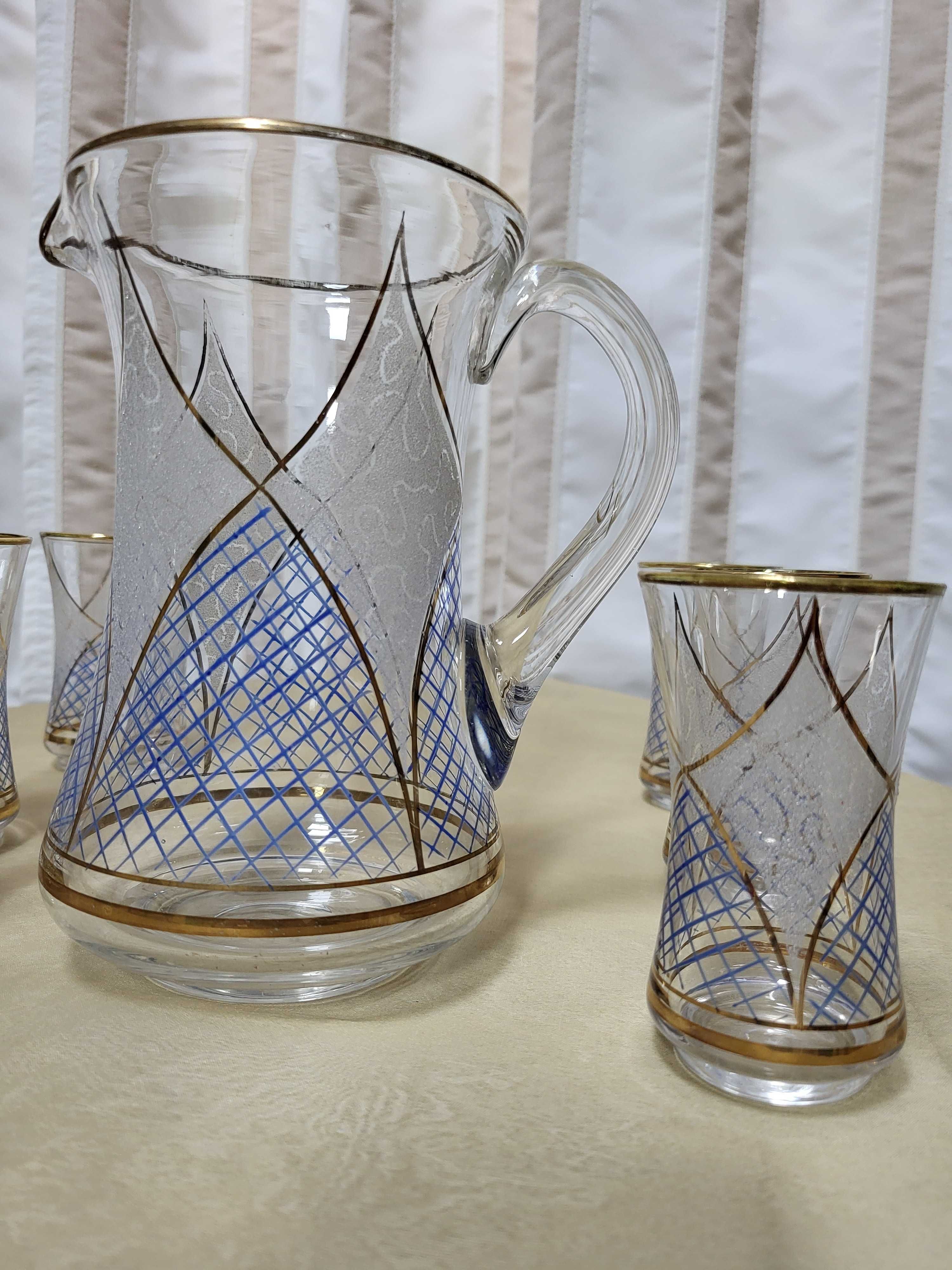 Conjunto de jarro e copos