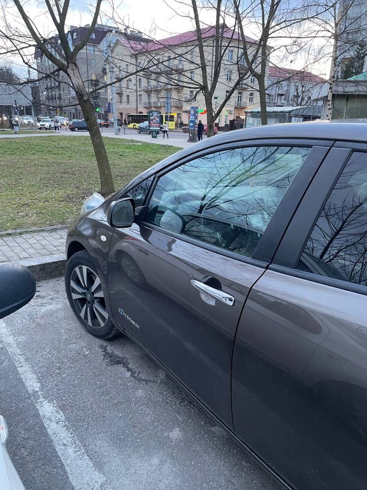 Оренда Nissan leaf