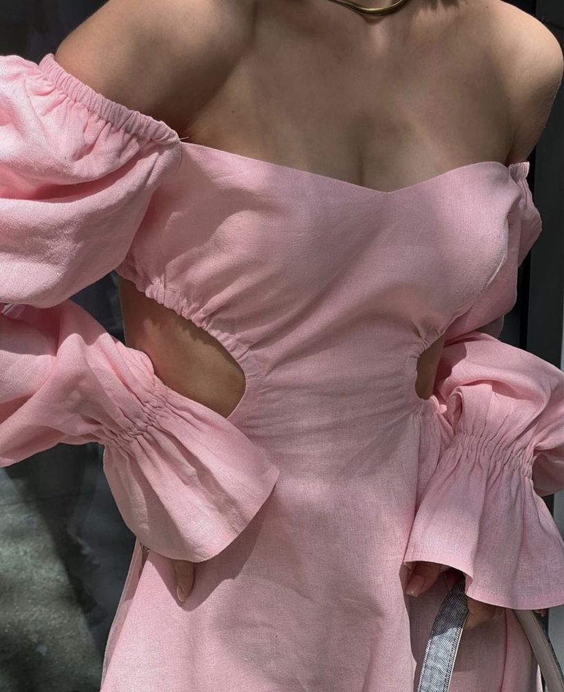 Красивое розовое платье размер S