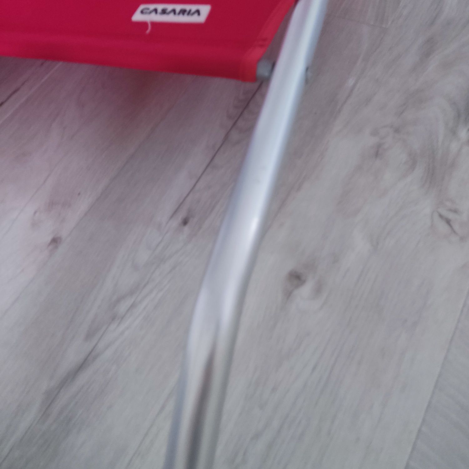 Leżak plażowy na kółkach CASARIA – składany, czerwony