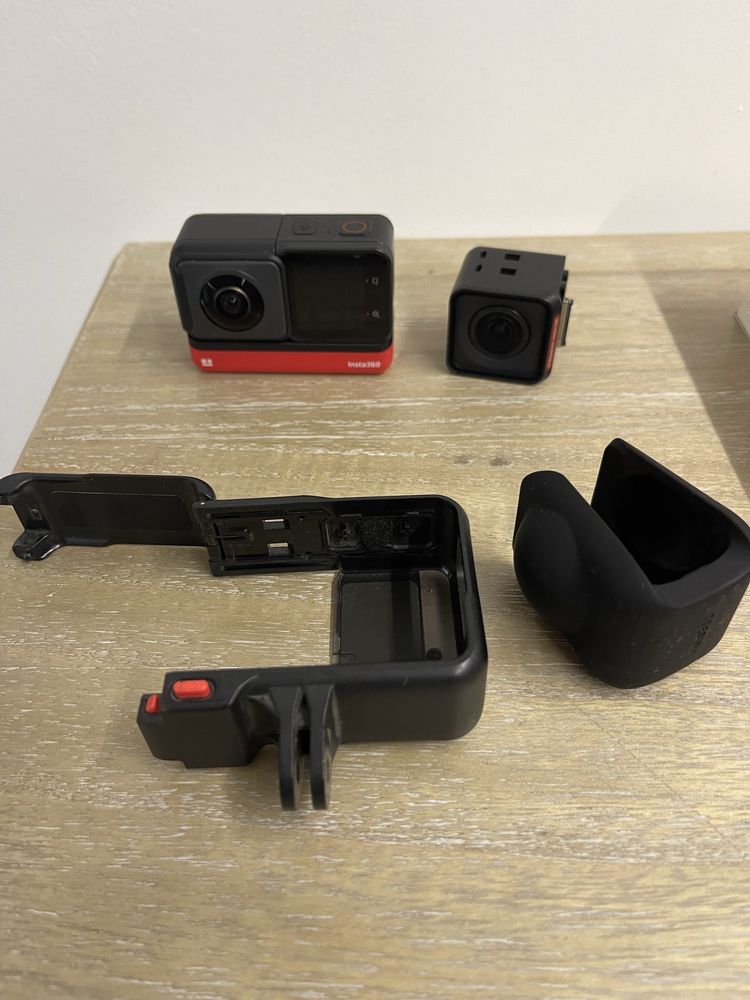 Camara Insta one rs twin edition