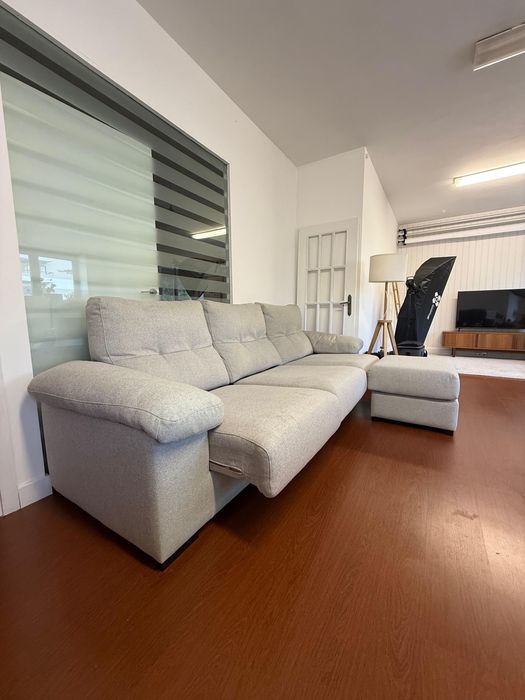 Sofá com chaise longue amovível