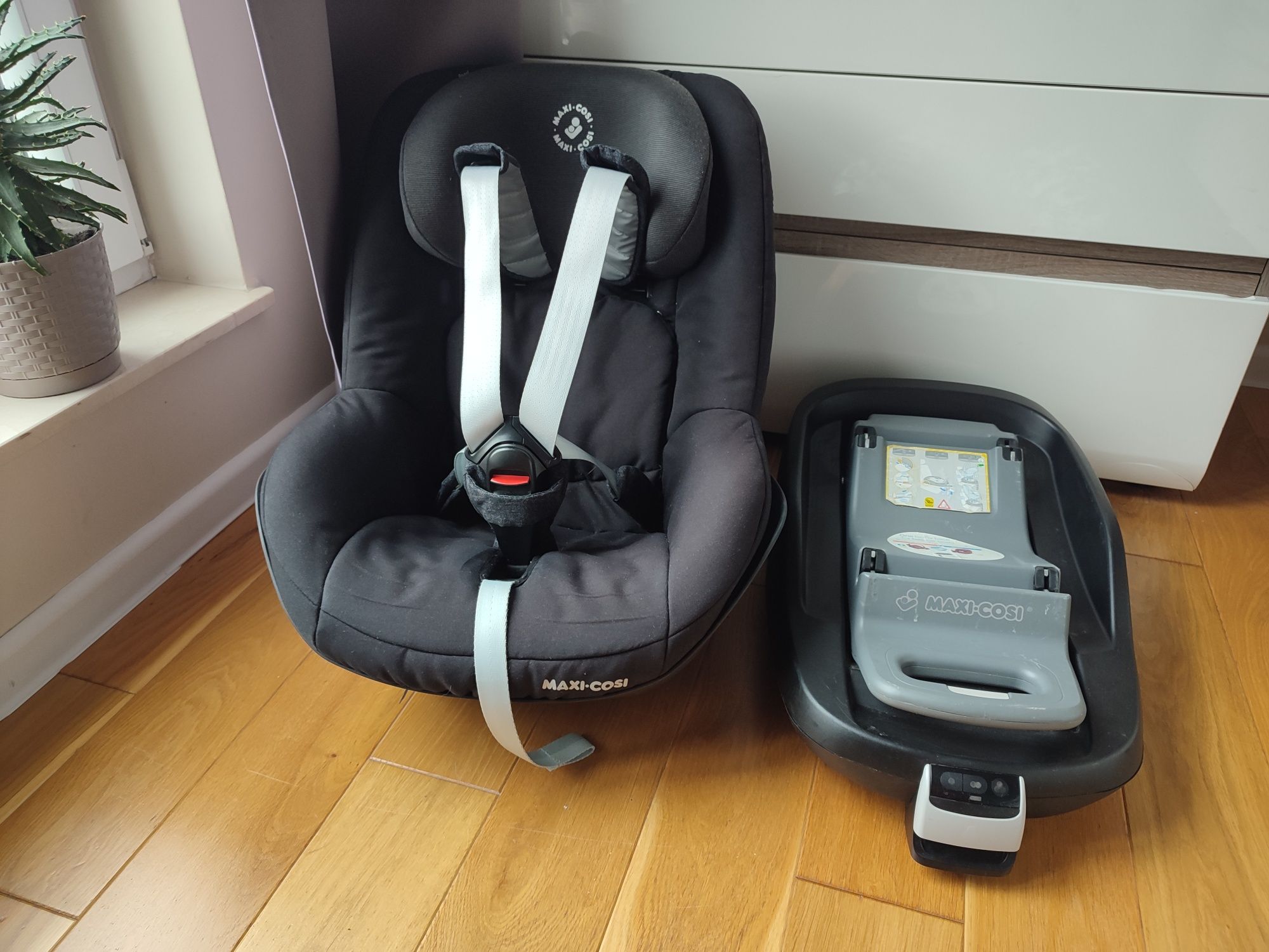 Fotelik samochodowy Maxi Cosi Pearl + baza FamilyFix