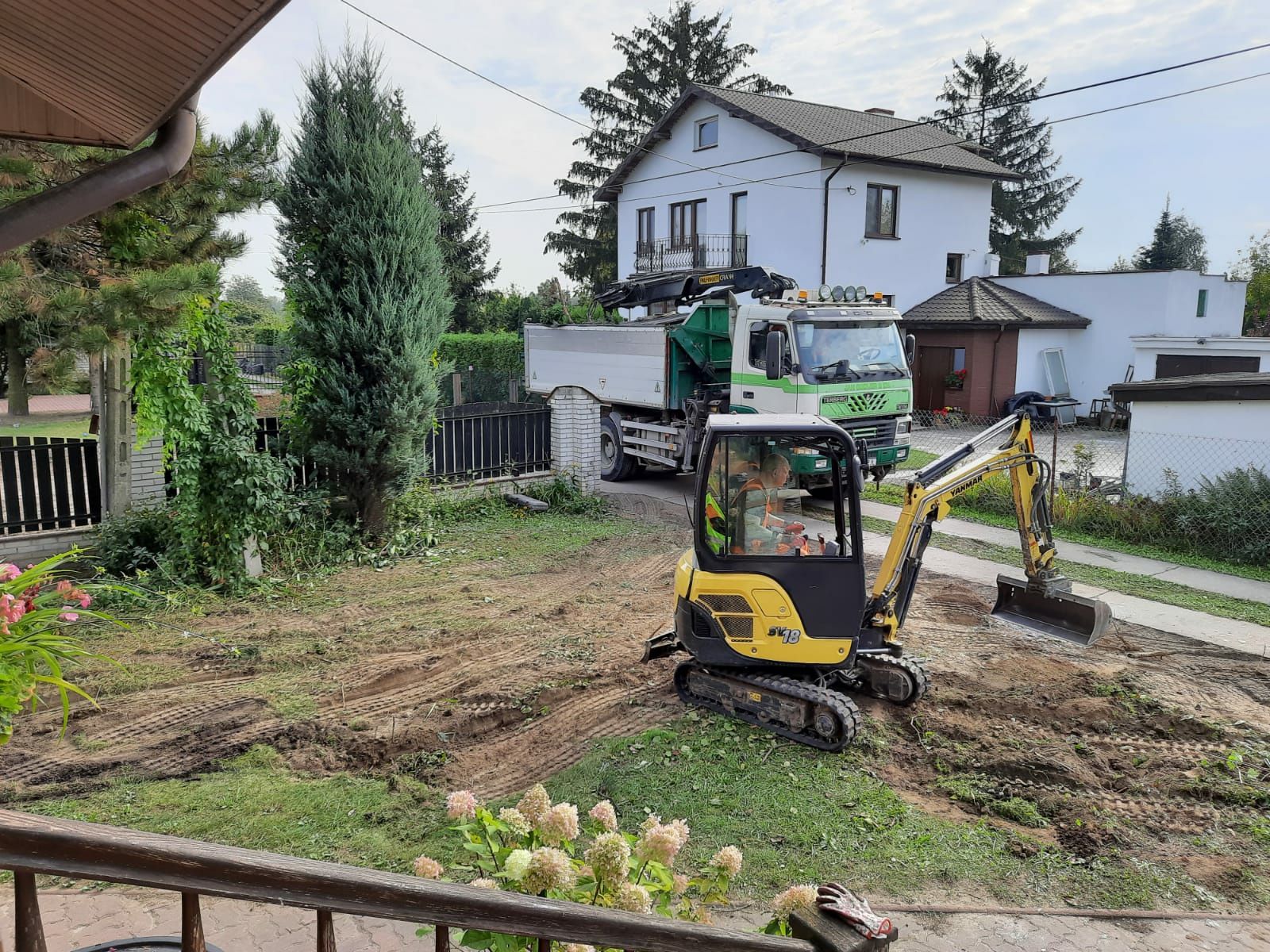 usługi minikoparką wywóz gruzu ziemi drenaże odwodnienia HDS