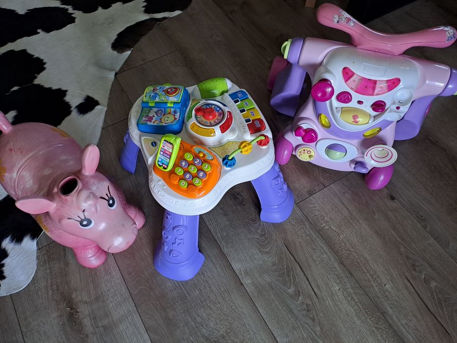 Zestaw Stoliczek Edukacyjny pchacz skoczek