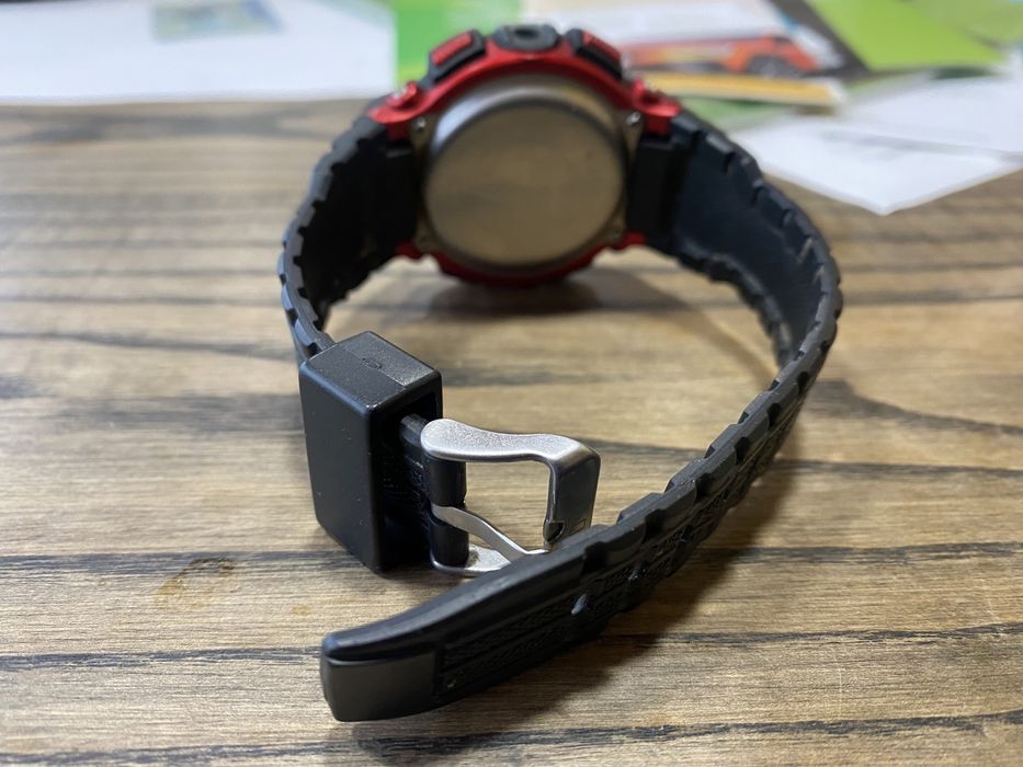 Продам годинник в гарному стані,захист від пилу та води,без торгу