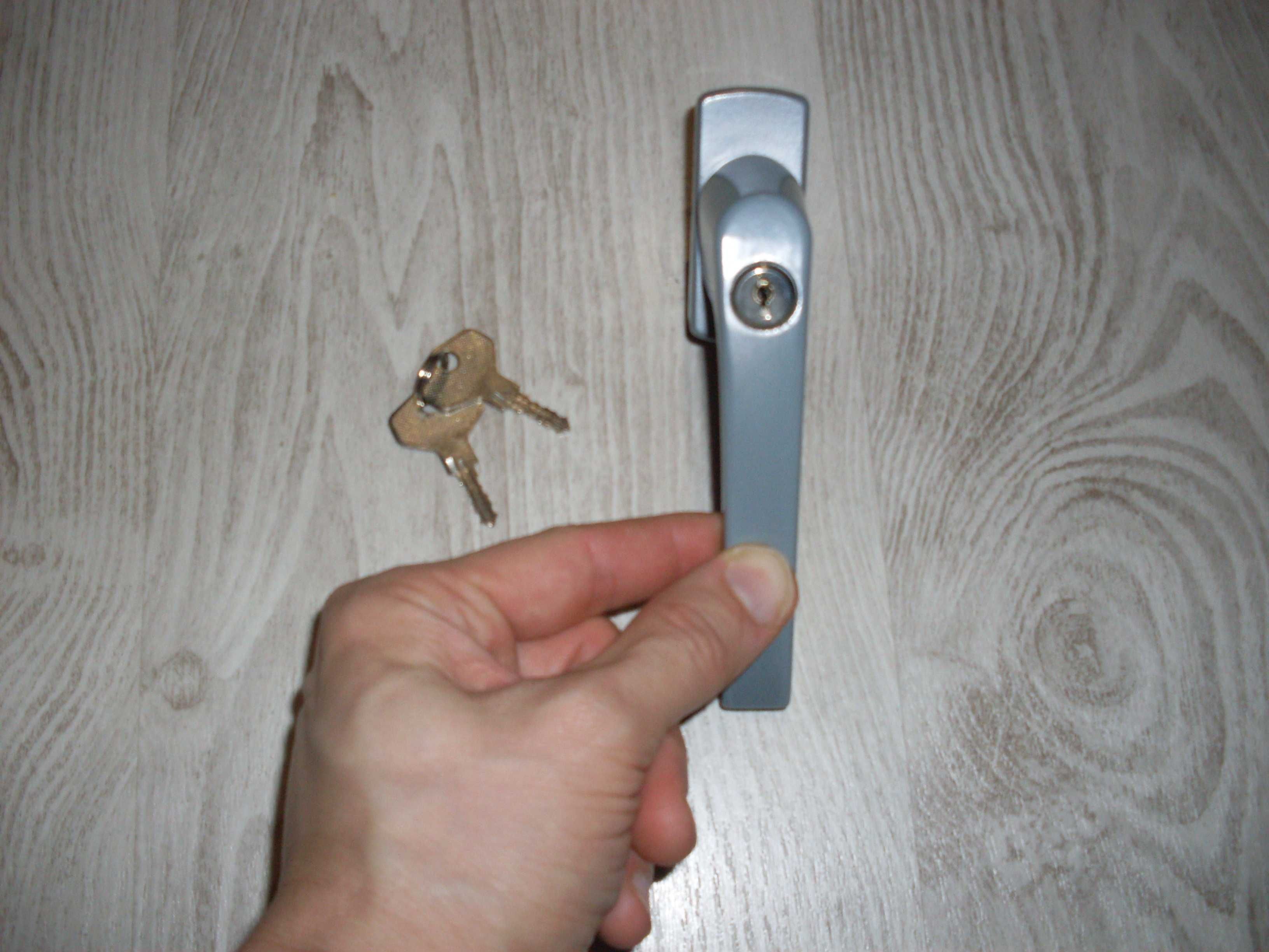 Klamka z blokadą-klucze- okienna,drzwiowa
