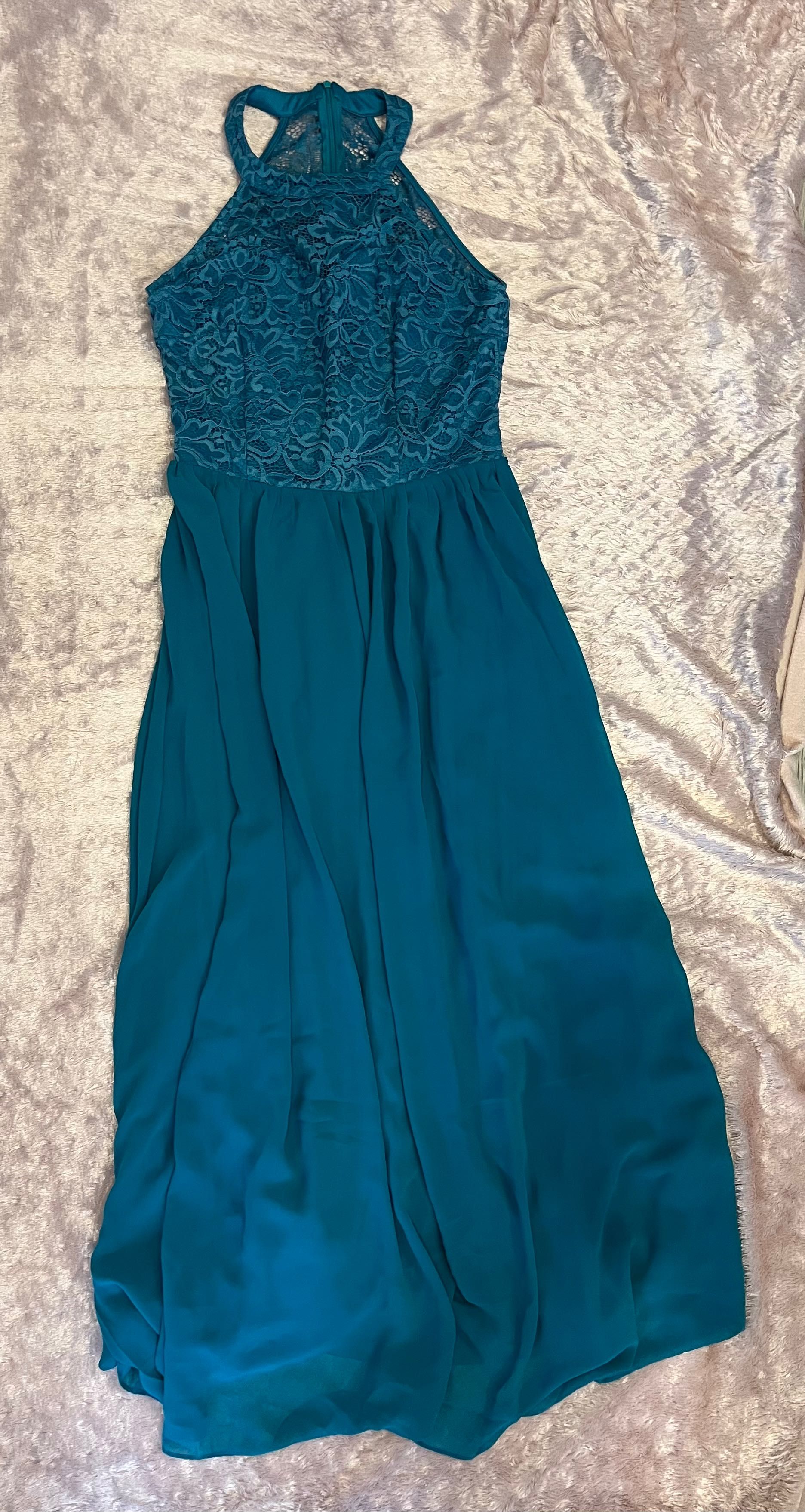 Piękna niebieska długa sukienka