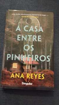 A Casa Entre Os Pinheiros de Ana Reyes - Portes grátis