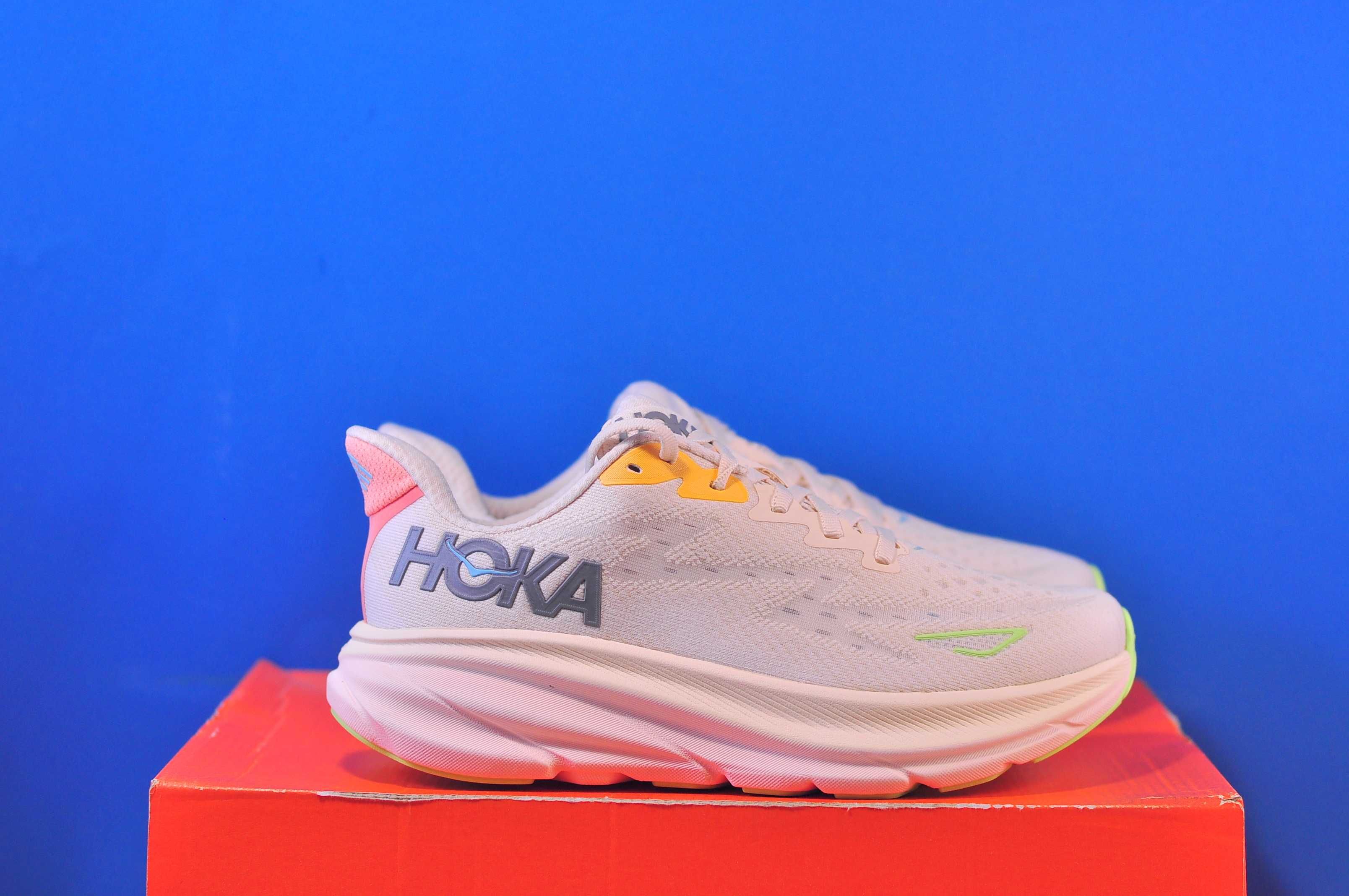 Кросівки Hoka Clifton 9 Wide 'Vanilla Astral', Challenger ATR 7 Mock