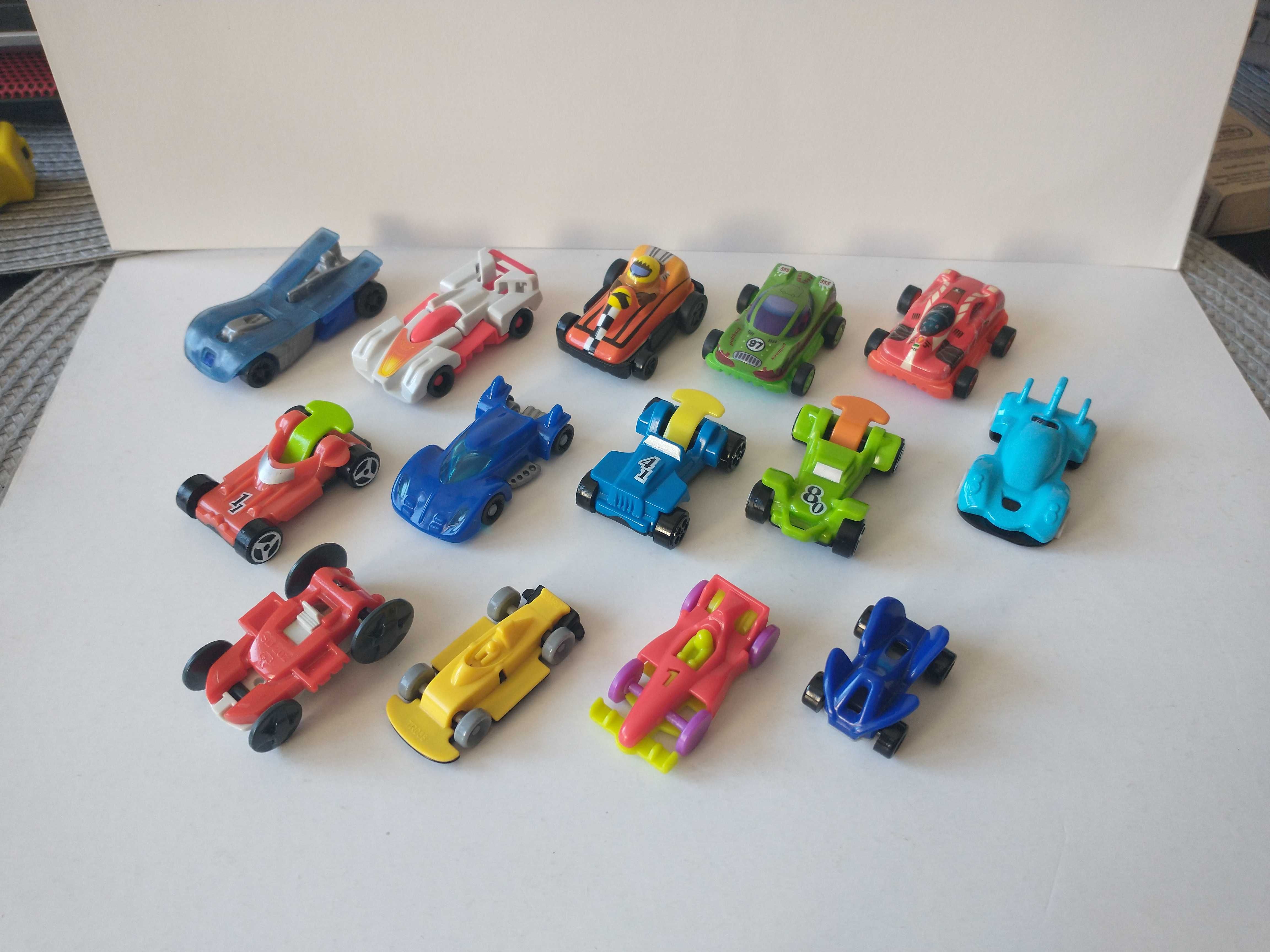 Figurki kinder auta (zestaw 2)