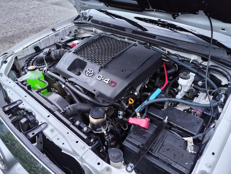 Toyota Hilux 2.5D4D X-Cab 4 Lugares 4x4
