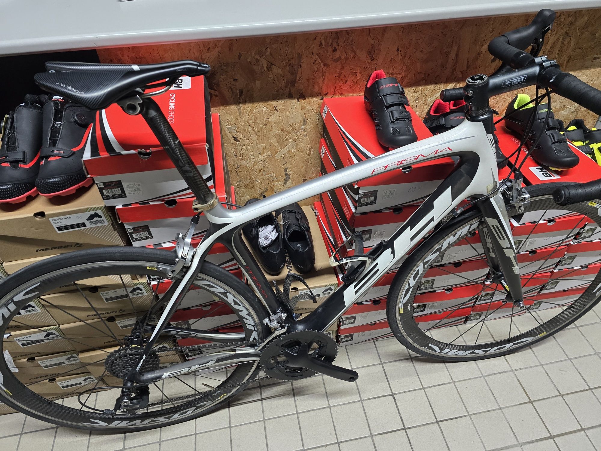 Bh prisma carbono com rodas carbono