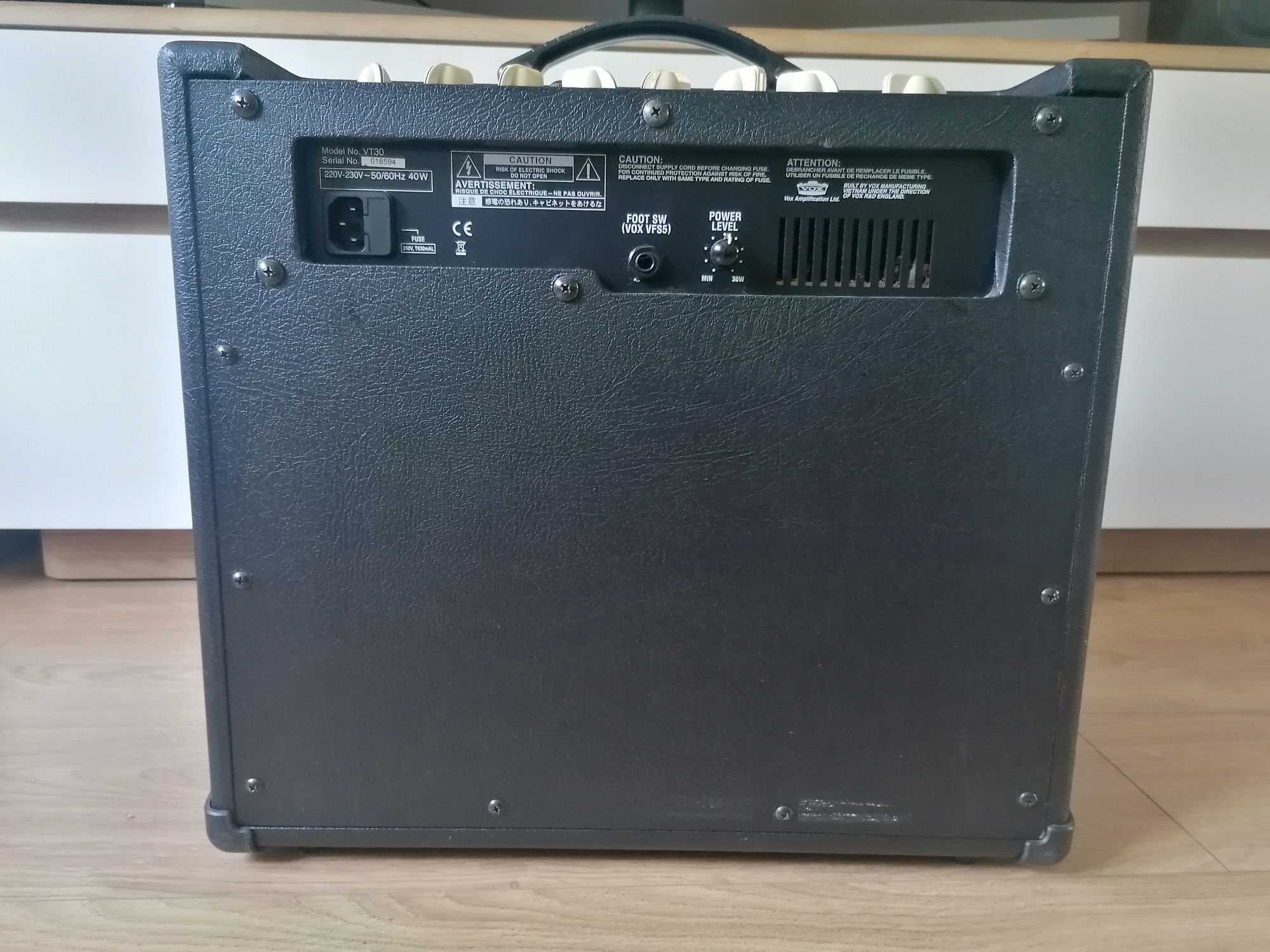 Wzmacniacz gitarowy  Vox Vt30 Combo gitarowe hybryda