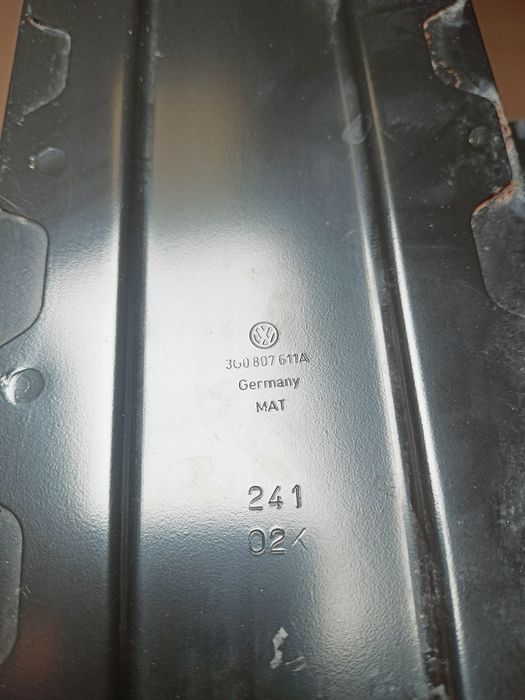 VW Passat B8 3G0 3G lift FL 18- belka zderzaka przód przednia wzmocnie