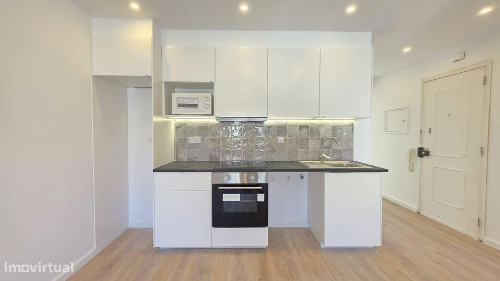 Apartamento T3 Renovado - Avenida dos Bons Amigos - Cacém