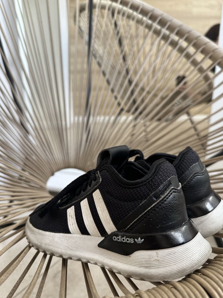 Adidas кросівки 29