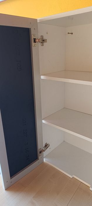 Szafka łazienkowa z lustrem