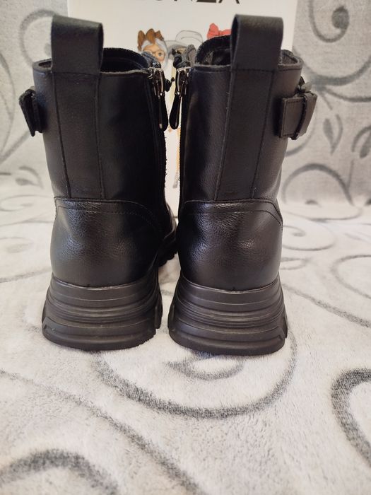 Зимові шкіряні чобітки (ботинки) Lonza, 37 р.