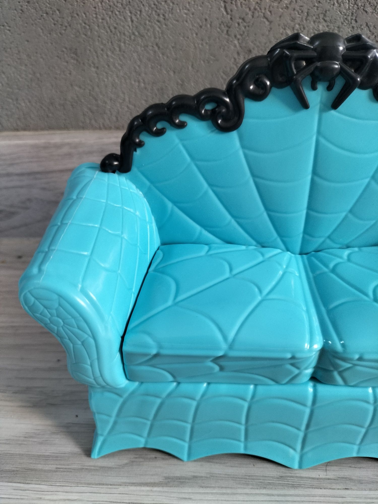 Kanapa sofa meble dla lalki Monster High Clawdeen Wolf doll
