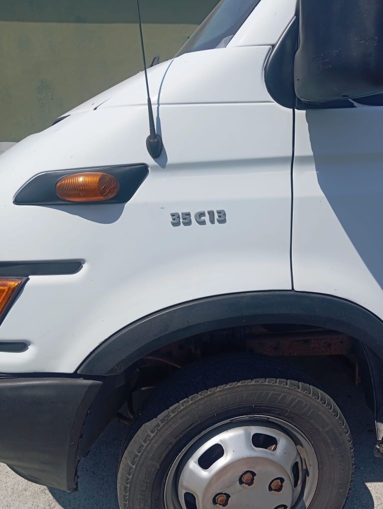 Vendo comercial IVECO turbo daily de 2004