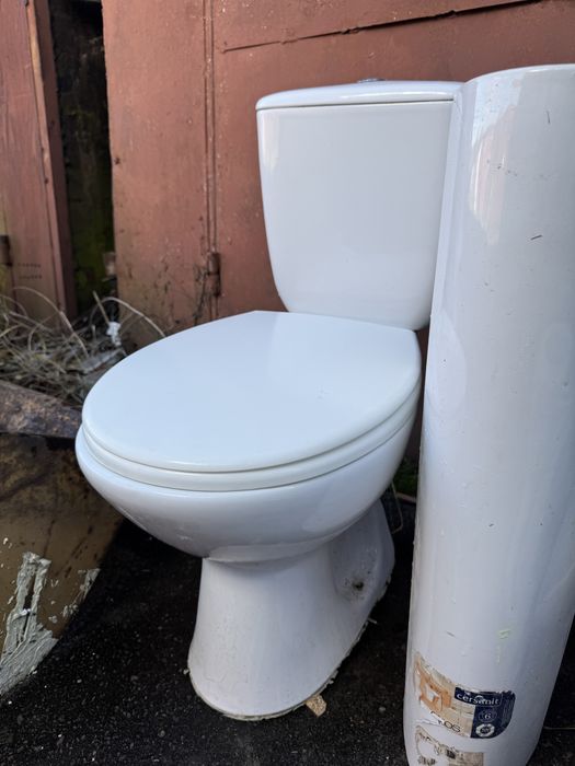 Унітаз.Умивальник.