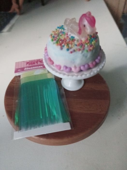 Urodzinowy tort dla lalki Kena i Barbi .