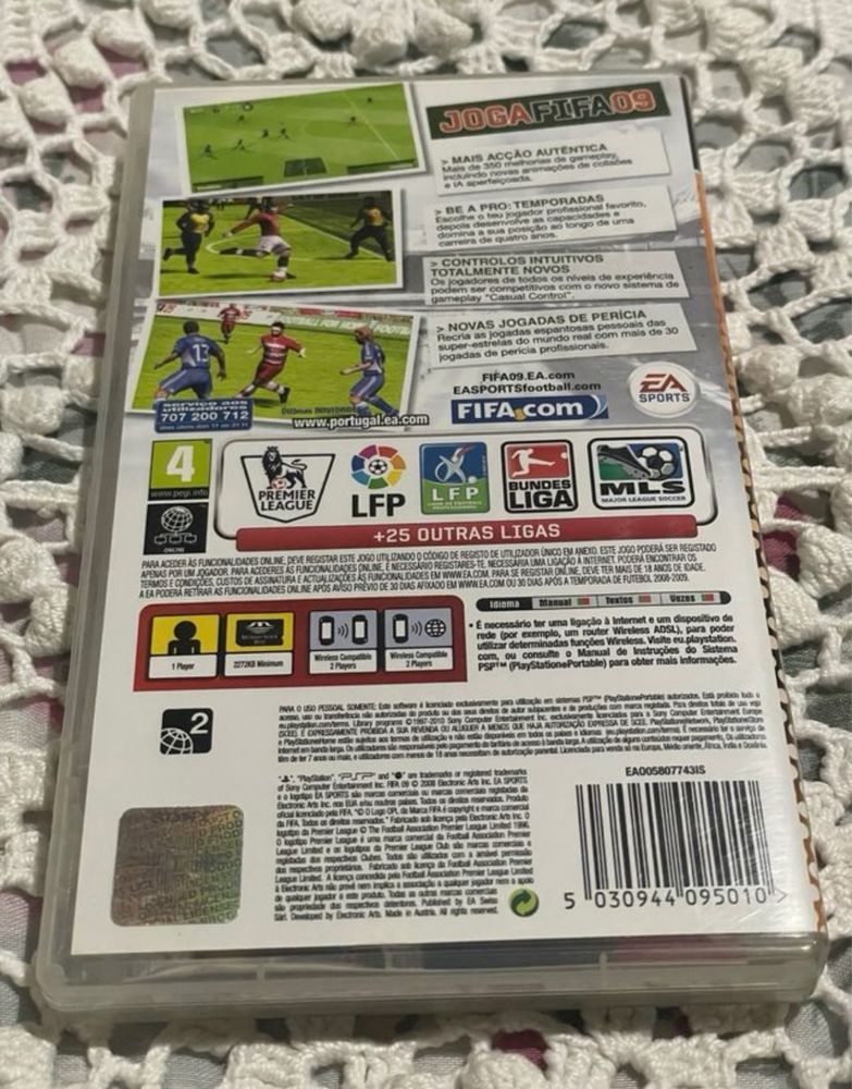 Jogo • FIFA Soccer 09 • PSP Essentials • Usado