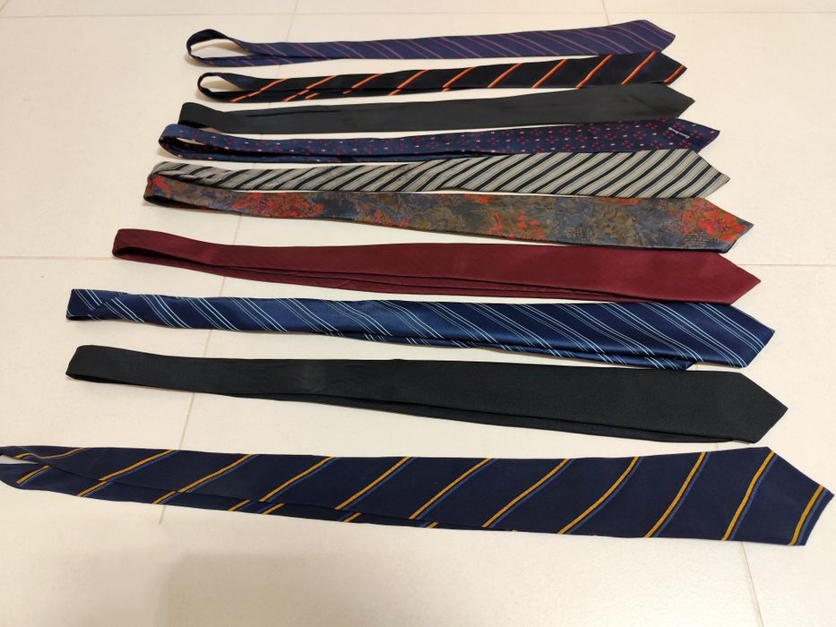 Lote de 10 Gravatas antigas de banda estreita (Vintage)