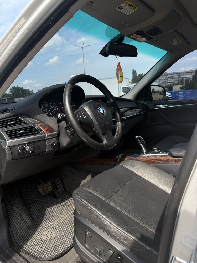 BMW X5 2008 e70.