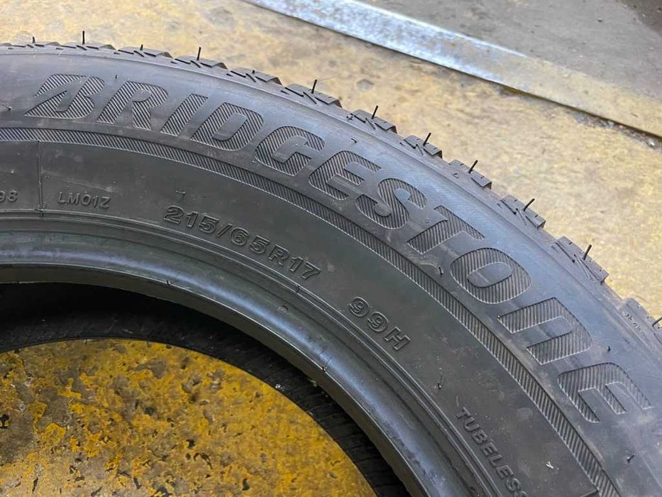 215/65 R17 Bridgestone Blizzak LM001 2шт