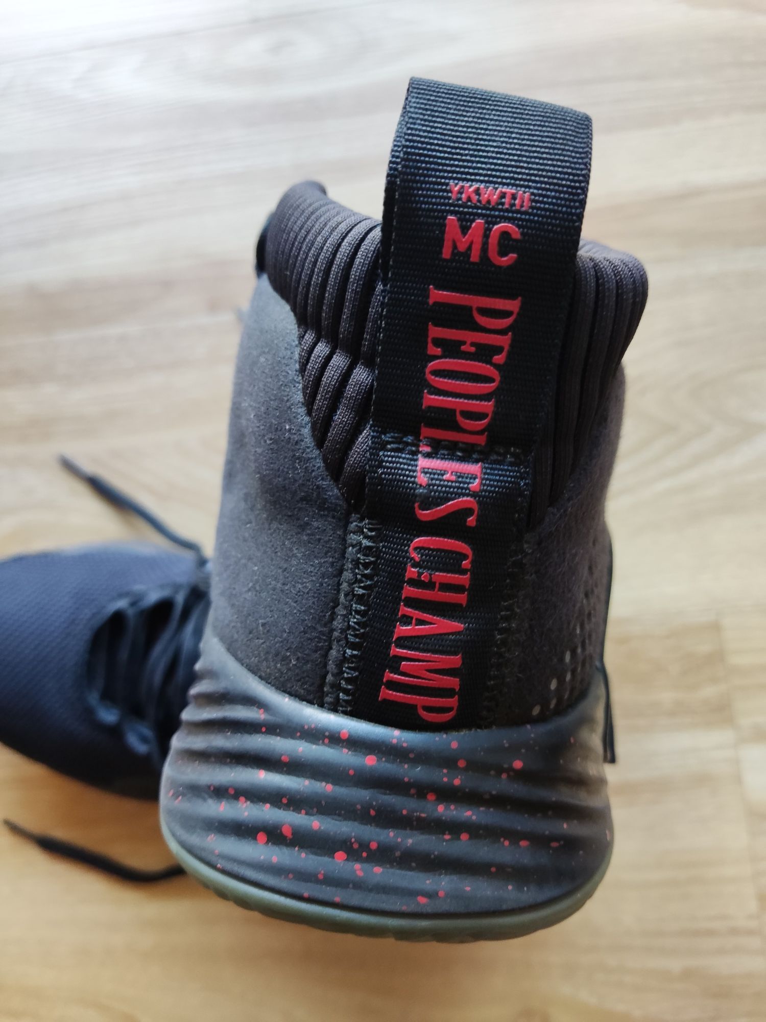 Sapatilhas de basquetebol Adidas Dame 5 People's Champ usadas