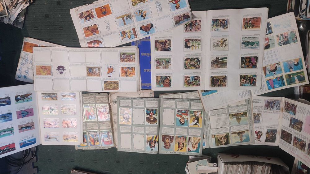 11 Cadernetas antigas danificadas - Ideal para retirar cromos