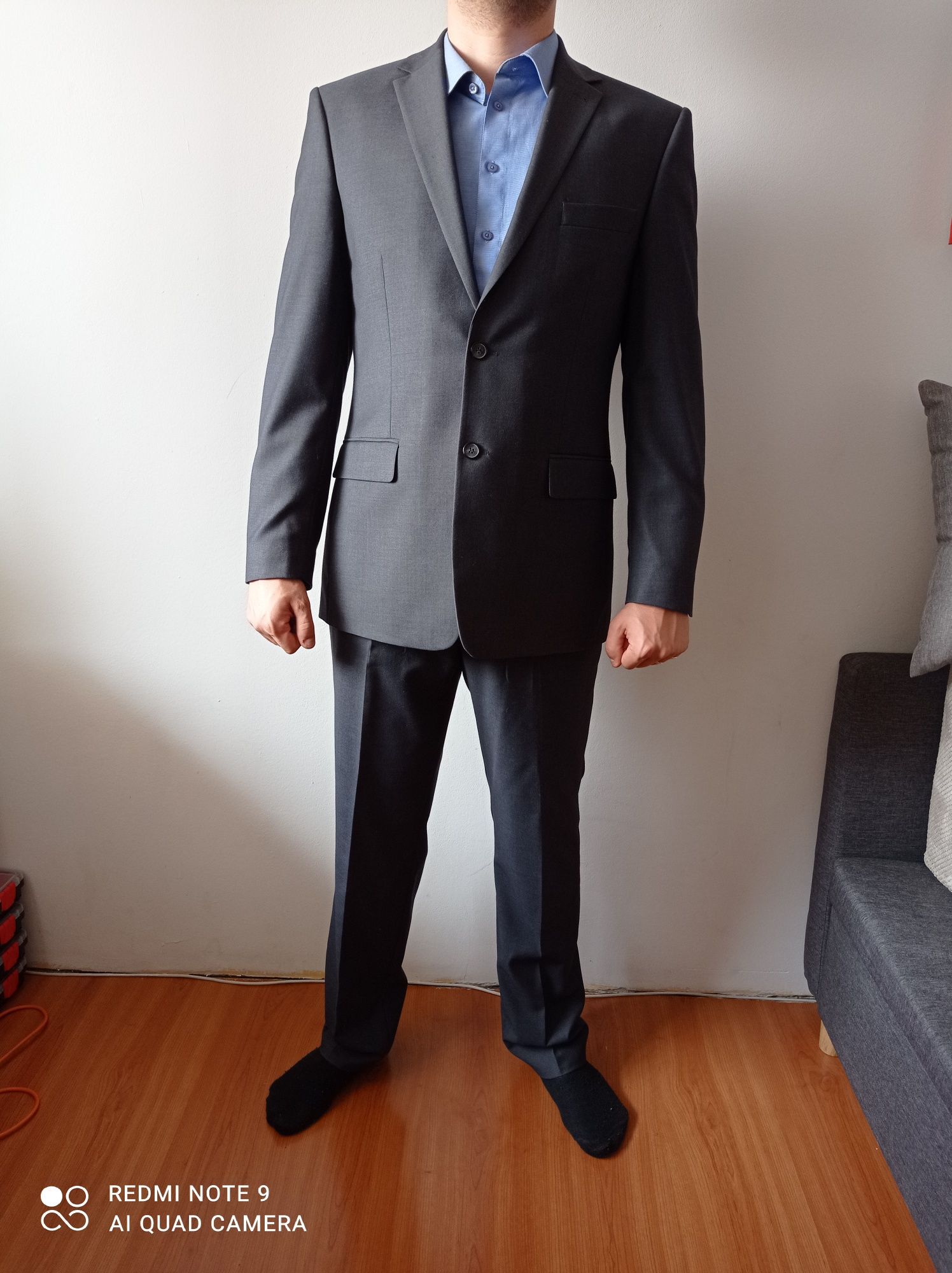 Szary garnitur polskiej firmy Lord (marynarka plus spodnie)