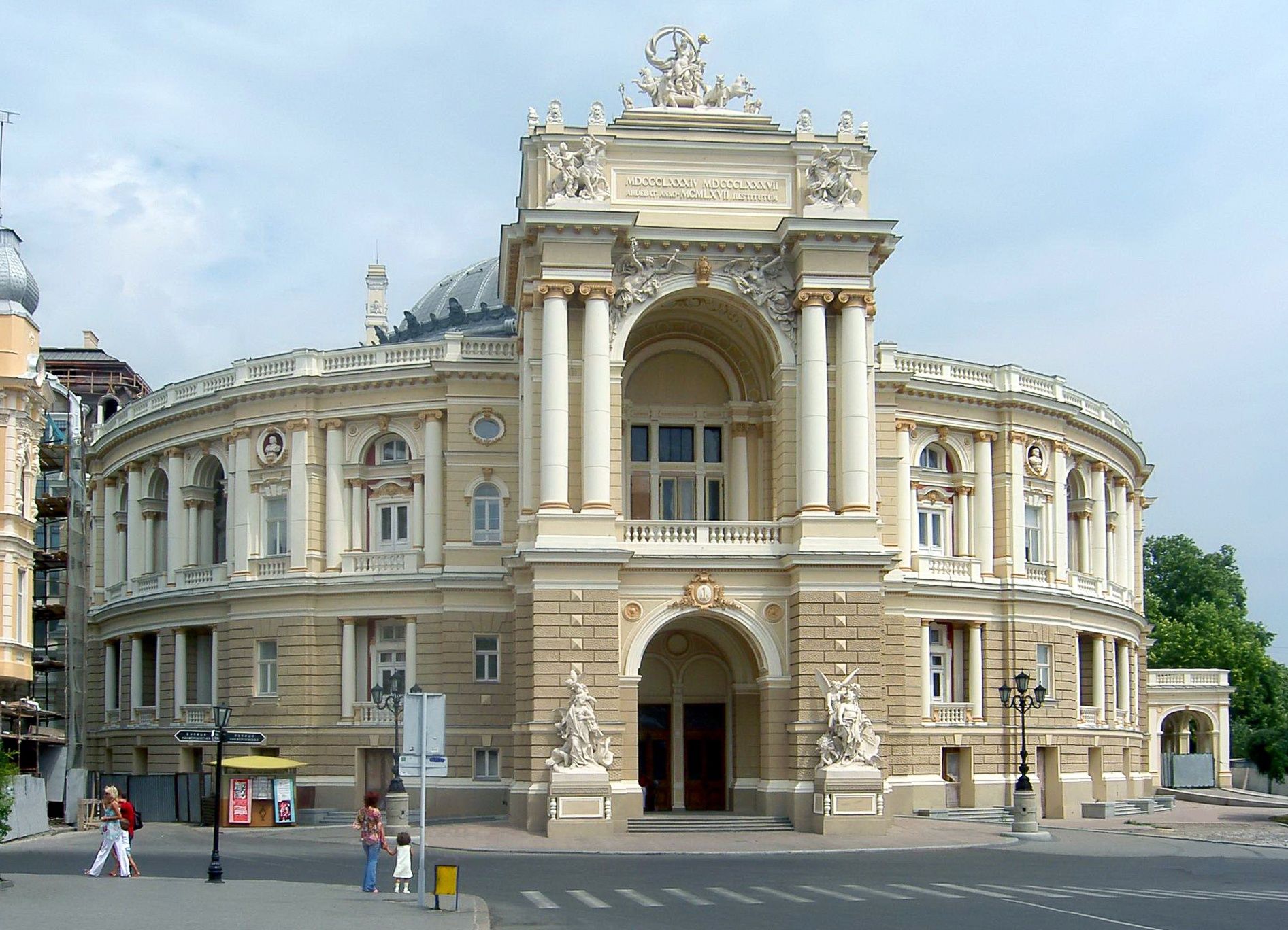 Сдам с видом на море в историчекой части глрода 2 комнаты и кухня студ
