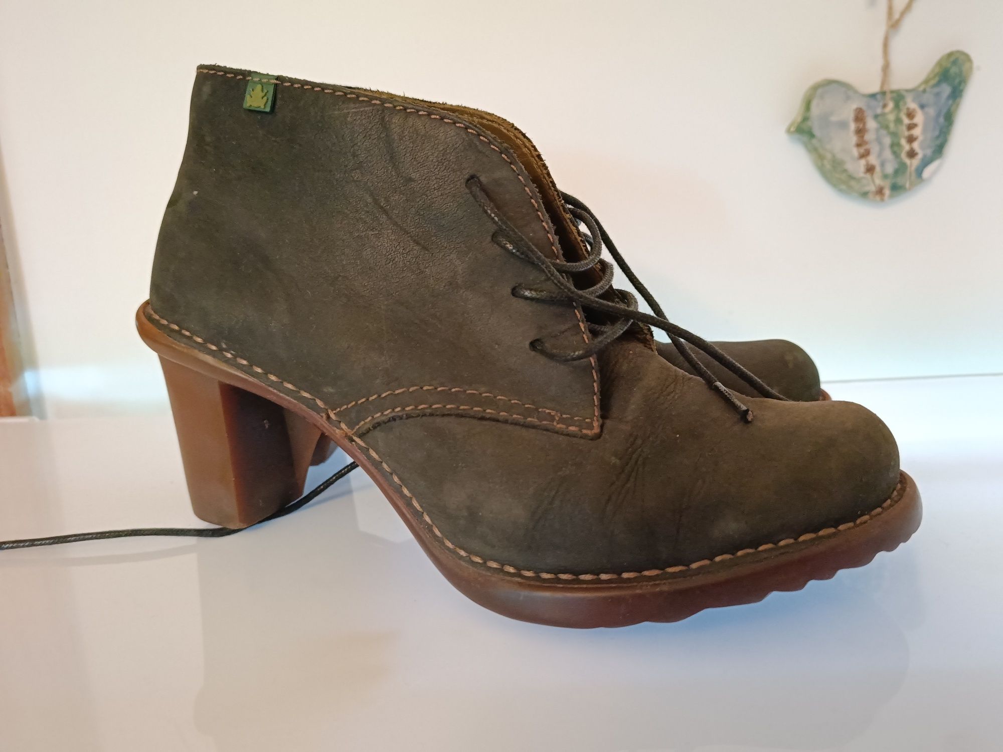 El naturalista 38 czarne buty na obcasie