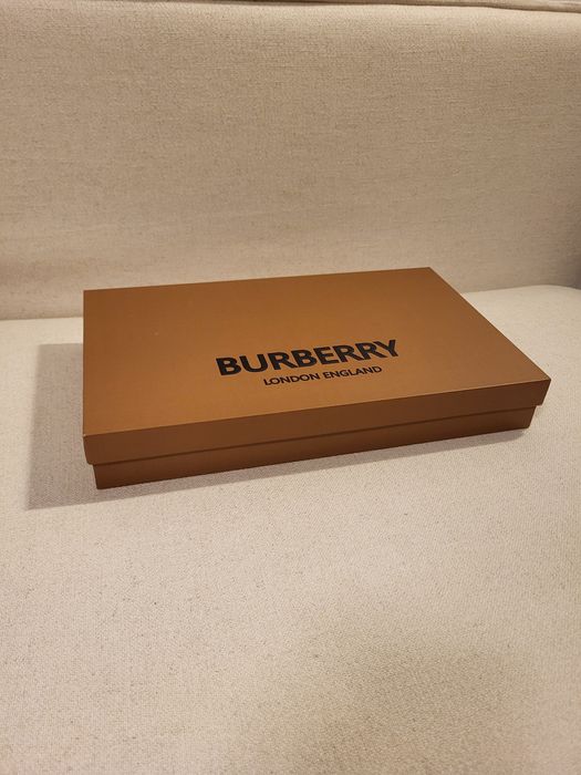 Przeoiekny szal Burberry